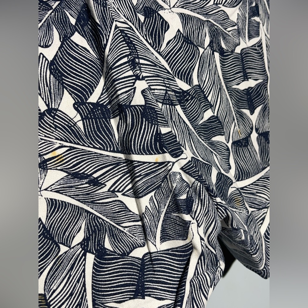 Banana Republic Black and White Hampton Fit Shorts - Picture 8 of 11